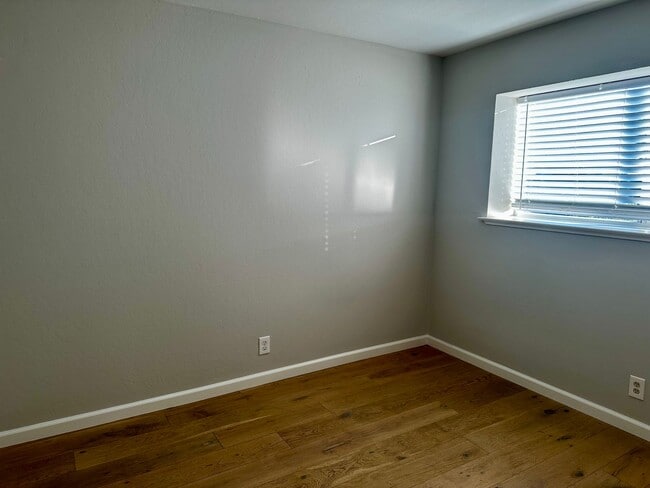 Building Photo - Well-maintained 2-bedroom, 1-bath duplex unit in West San Jose!