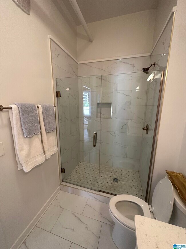 Building Photo - 300 20th St N