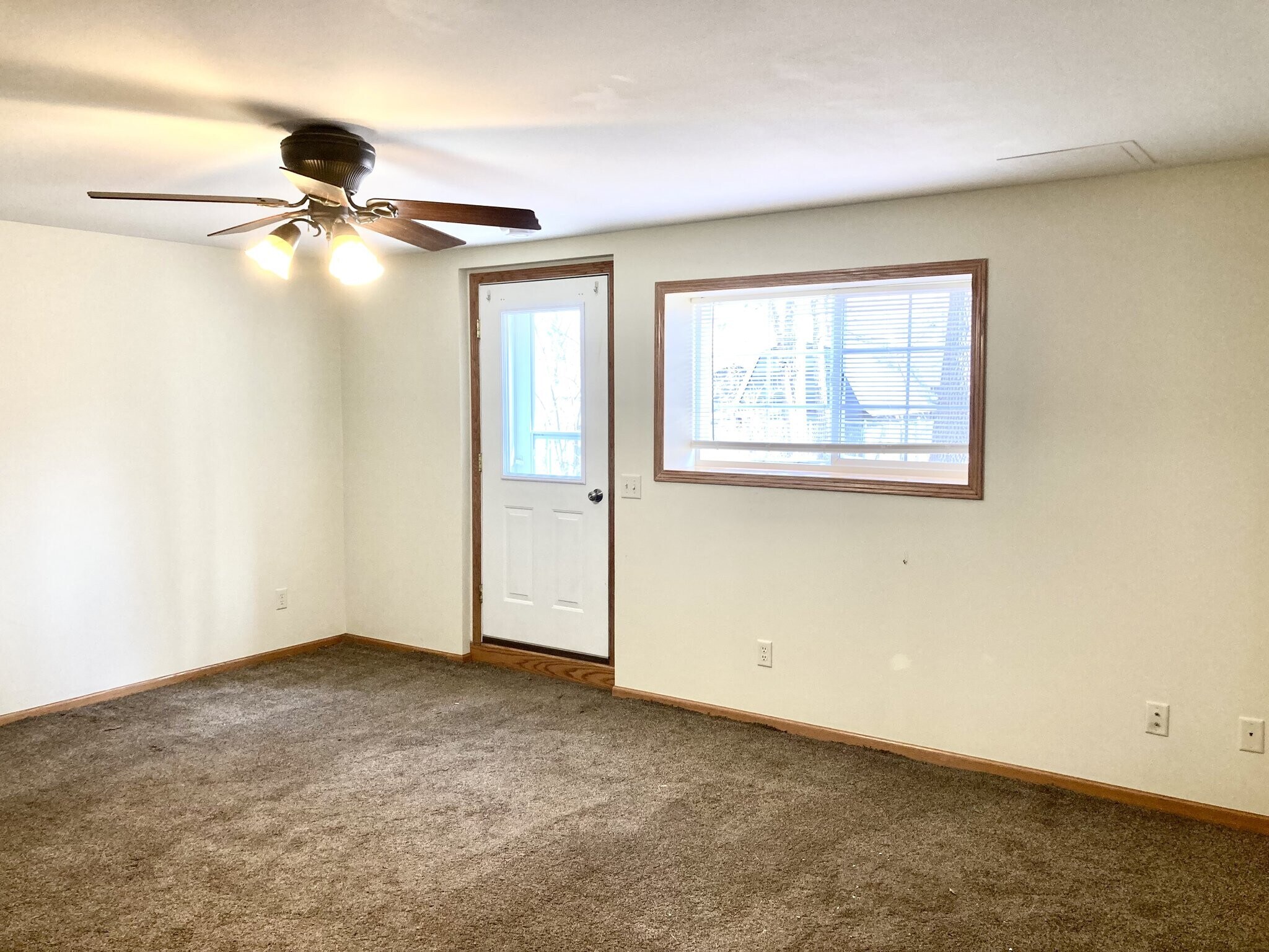 Building Photo - 3705-3707 Valley View Pl