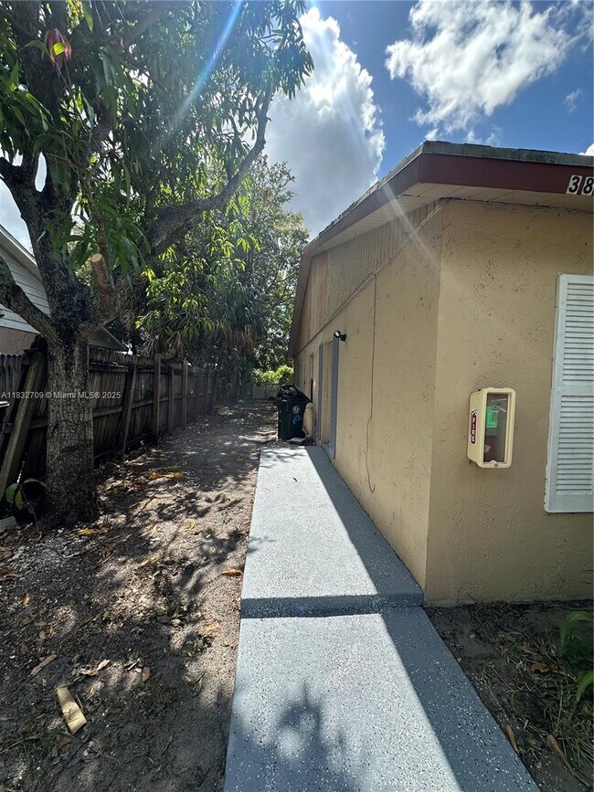 Building Photo - 3815 S 57th Ave