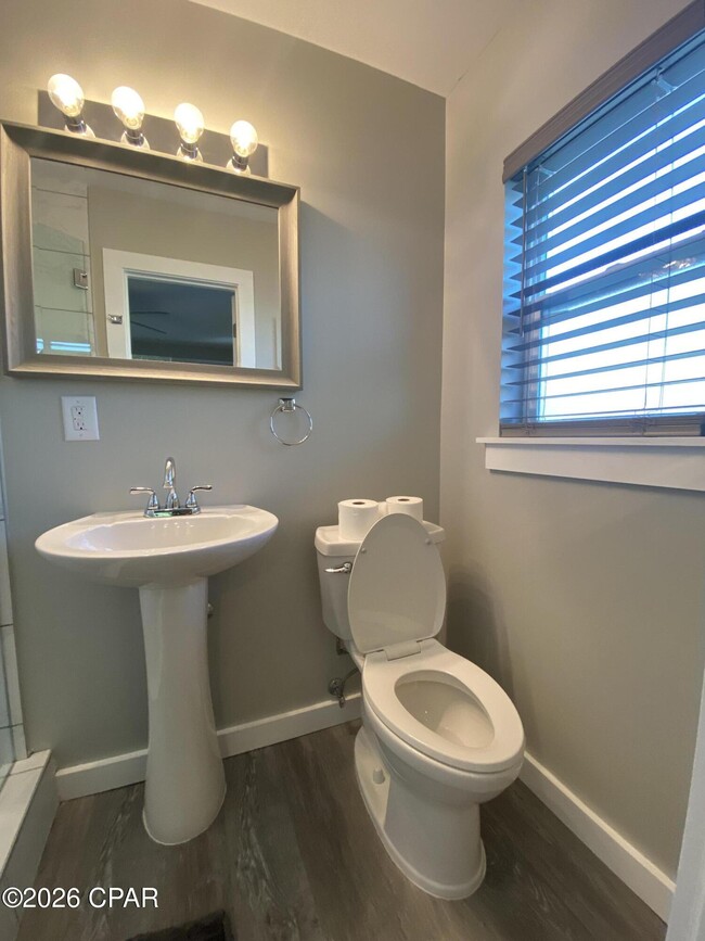 Building Photo - 1606 Clay Ave