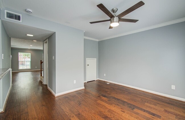 Building Photo - 402 Bendwood Dr