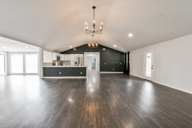 Building Photo - 6002 Greenmont Dr