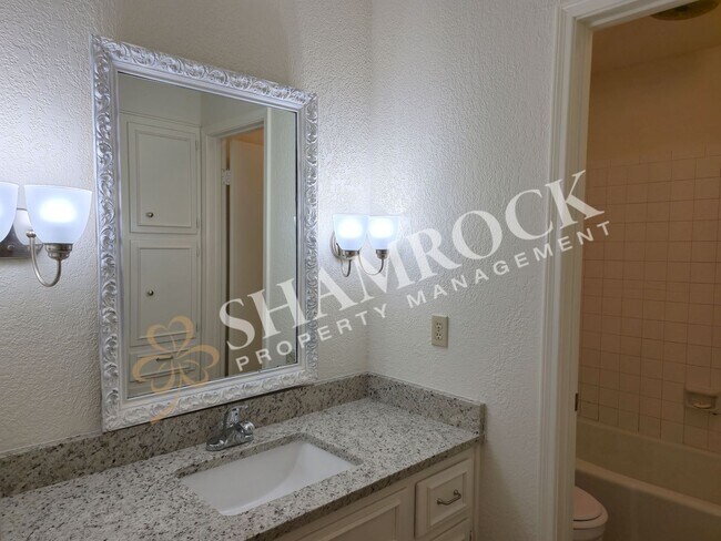 Building Photo - 3/2 Duplex in Waco ISD!