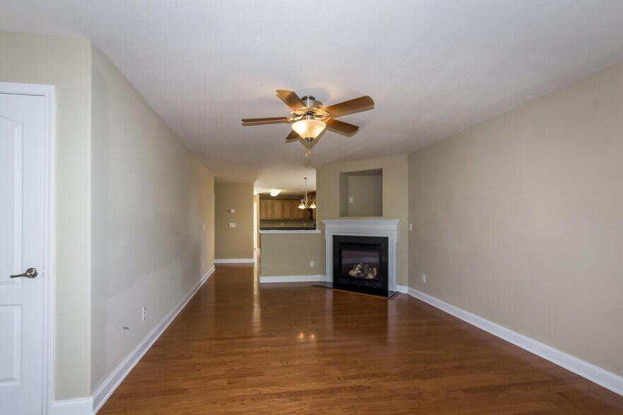 Building Photo - 6246 Silver Chime Way