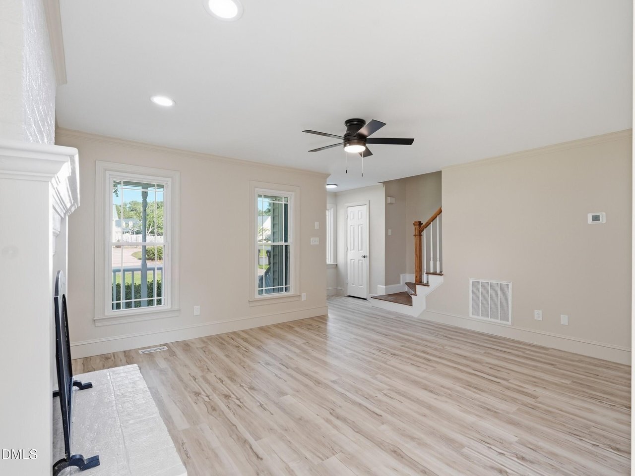 Building Photo - 619 Commander Dr