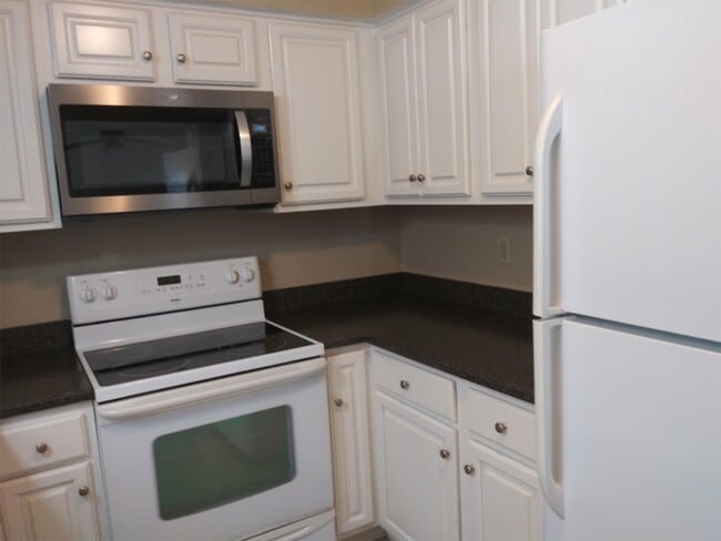Building Photo - 32 Oakview Cir