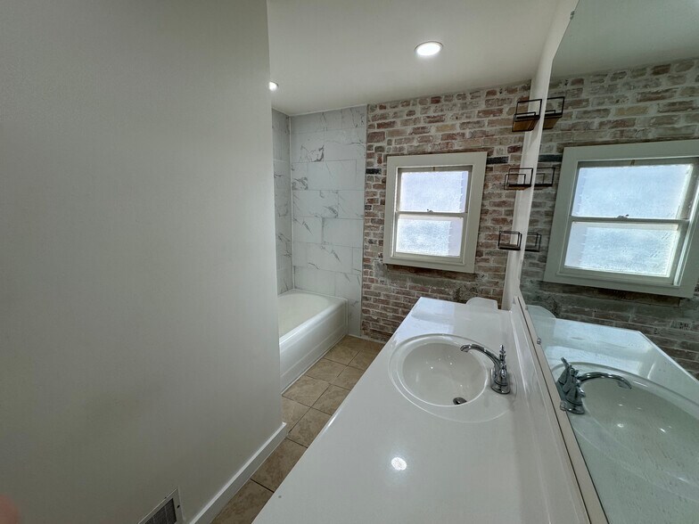 Building Photo - 2659 Brinker Ave