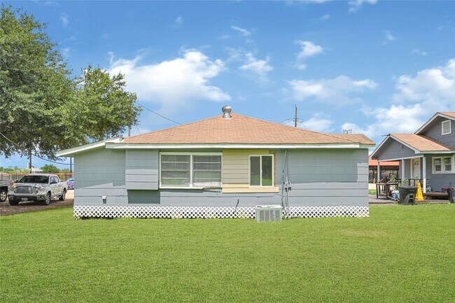 Building Photo - 4568 Dunnam Rd