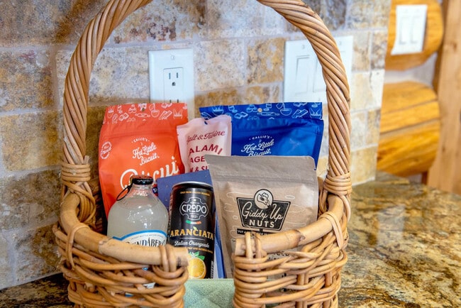 Building Photo - 1330 Larsen Ln