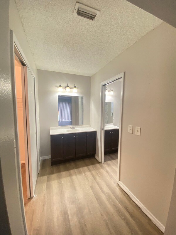 Building Photo - 1090 Condor Pl