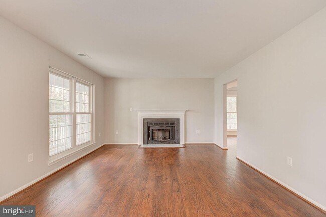 Building Photo - Beautiful Colonial Home