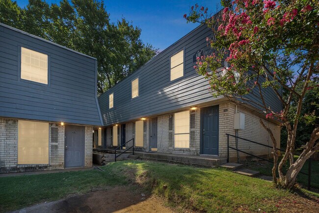 Building Photo - 600 W Pioneer Pkwy