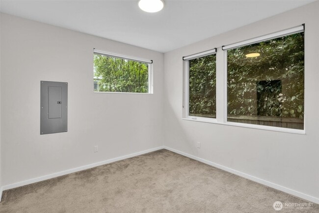 Building Photo - 9732 Woodlawn Ave N