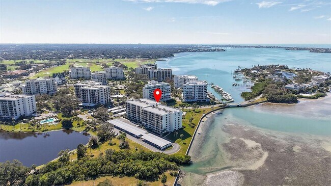 Building Photo - 100 Oakmont Ln