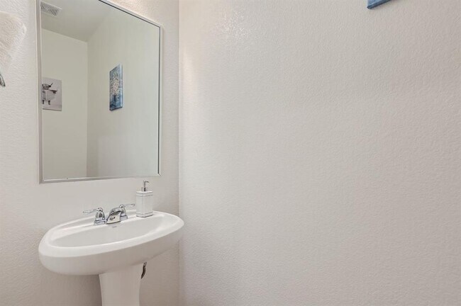 Building Photo - 2110 Goji Ln