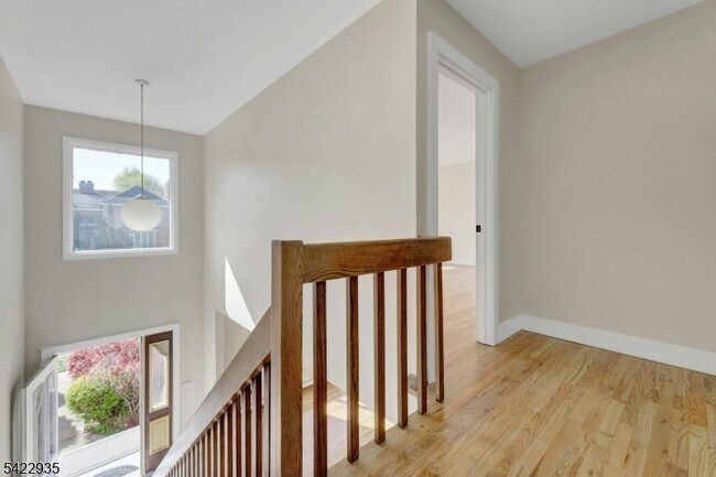 Building Photo - 535 Orchard Ave