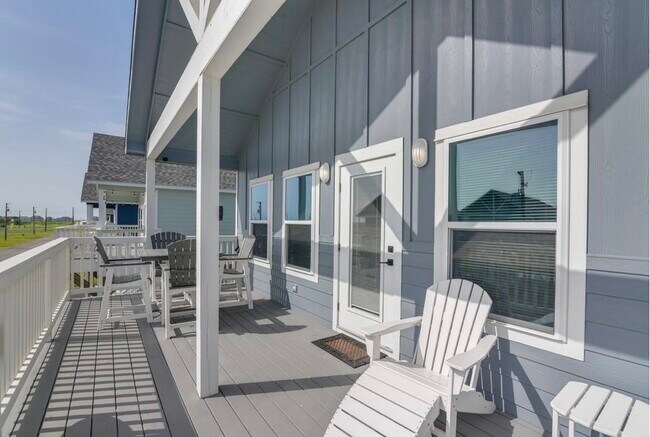 Building Photo - 1049 Sunset Cir