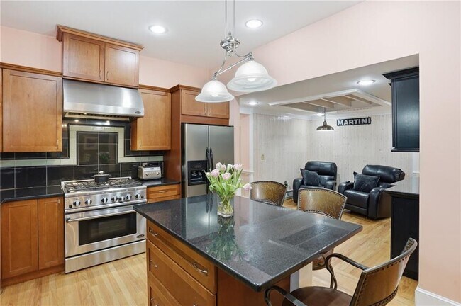 Building Photo - 97 Kenson Dr