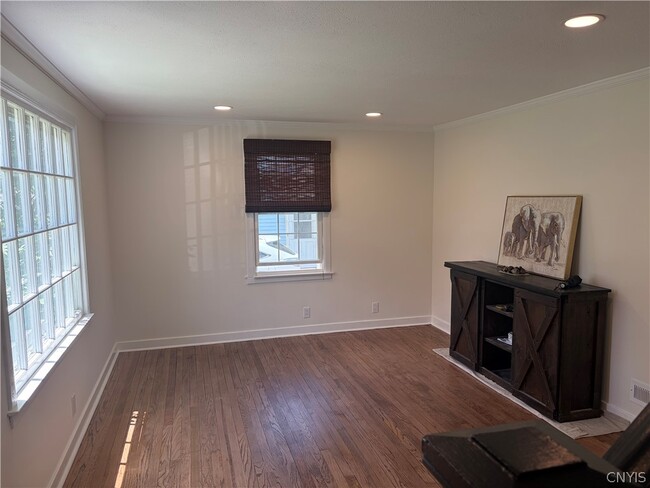 Building Photo - 240 Ferncliff Ave