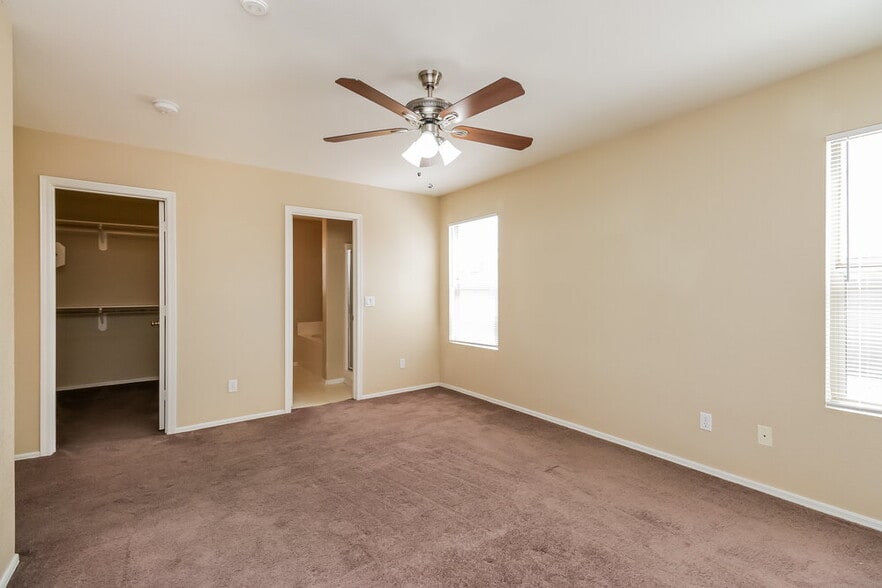 Building Photo - 11409 W Cambridge Ave