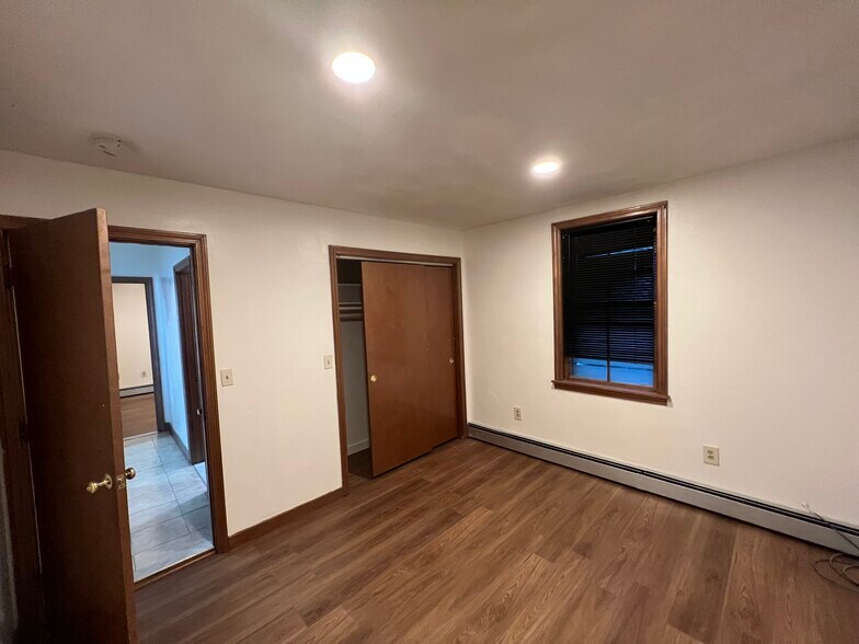 Building Photo - 208 Bigelow St