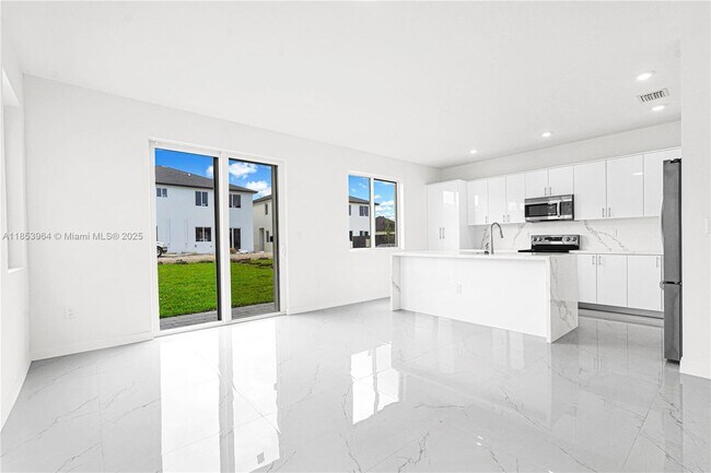 Building Photo - 22465 SW 125th Ave