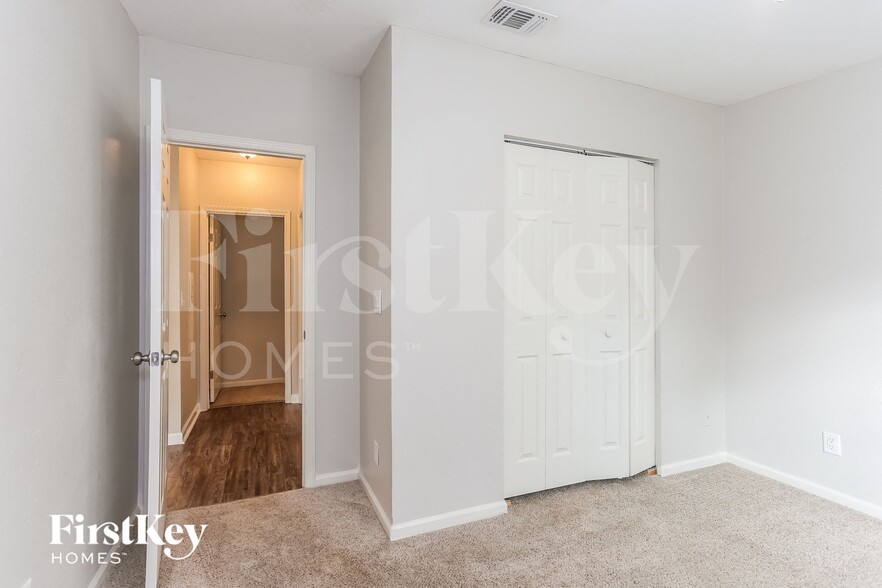 Building Photo - 805 35th Ave S