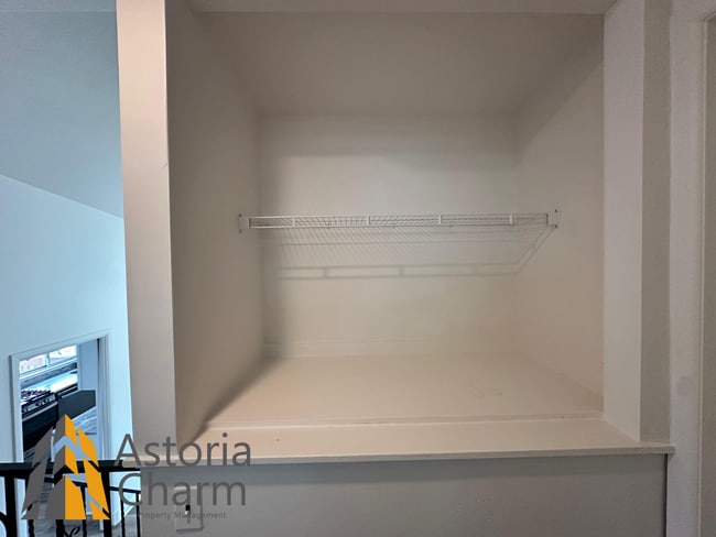 Building Photo - Spacious 4 Bedroom + Den Home with Private...