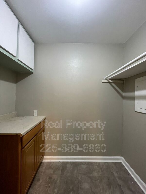 Building Photo - 14437 Locust St