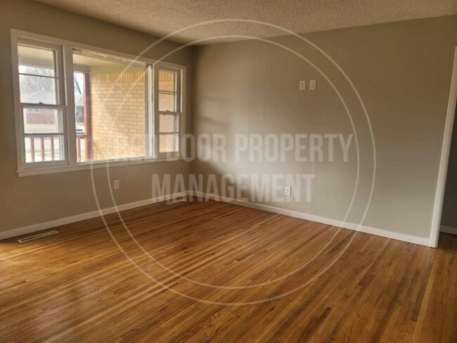 Building Photo - 1502 E Jump St