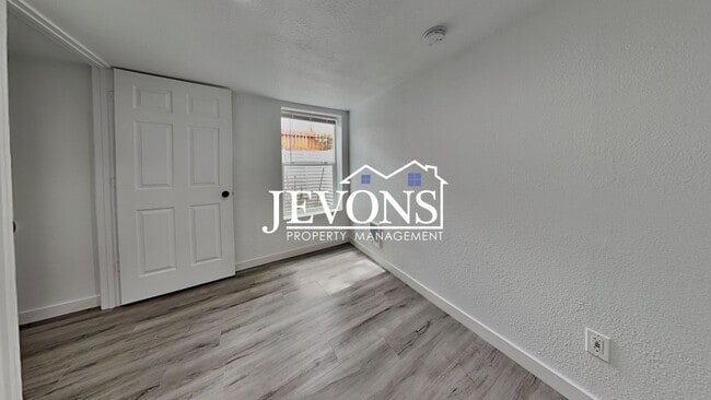 Building Photo - 630 N Skyline Dr