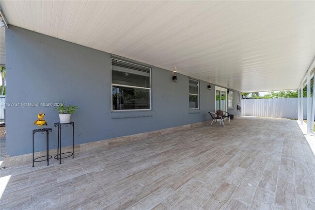 Building Photo - 921 NW 30th Ct