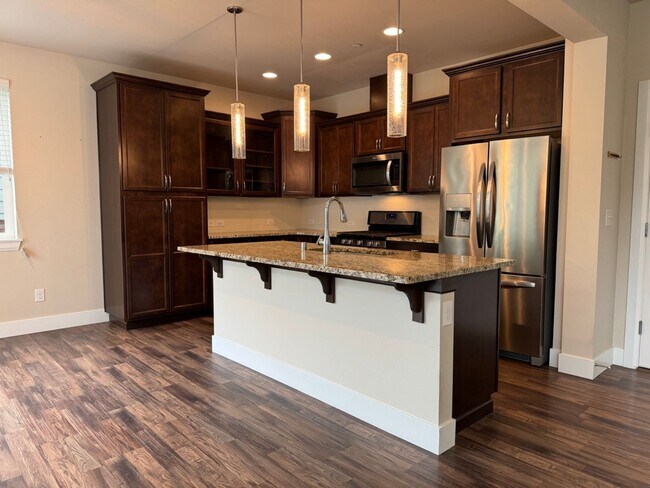 Building Photo - Gorgeous 4BR, 3.5BA Gem in Kingstone Community, Lynnwood,