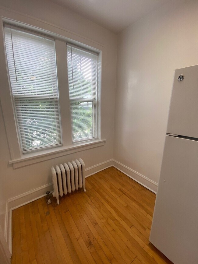 Building Photo - 1303 Elmwood Ave