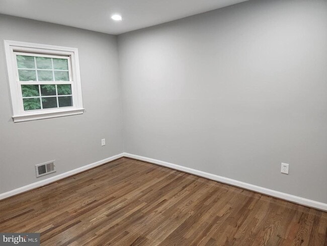 Building Photo - 14477 Village Dr