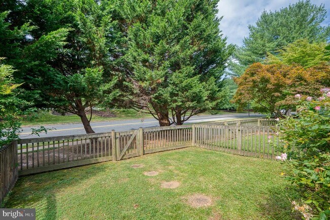 Building Photo - 27 Faraday Dr