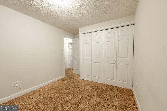 Building Photo - 1709 Dogwood Dr