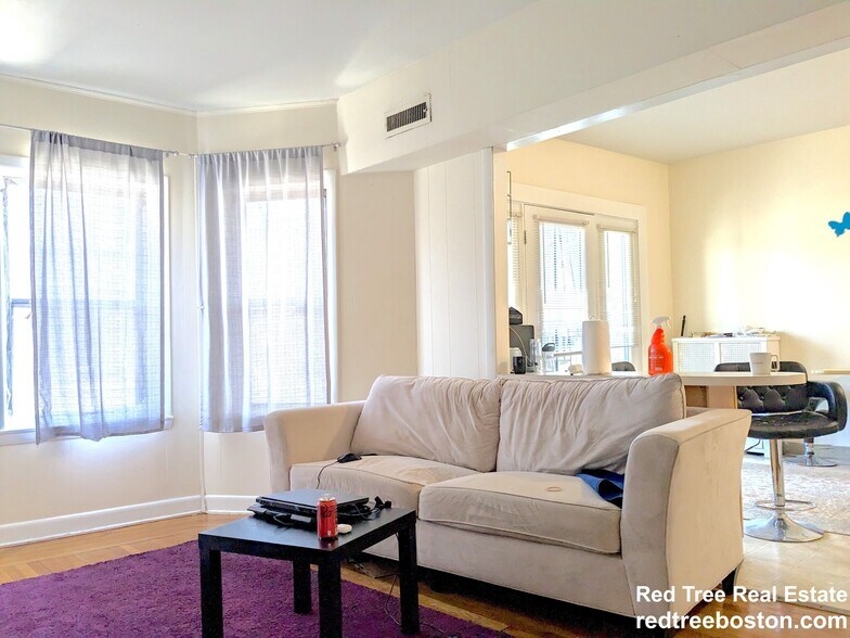 Primary Photo - 1131 Commonwealth Ave