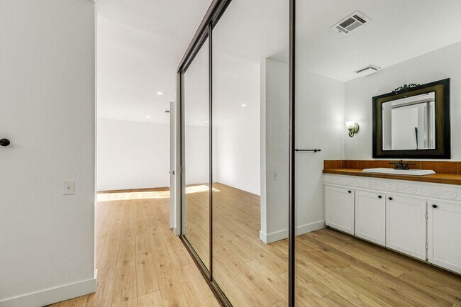 Building Photo - 48980 Wildwood Ln