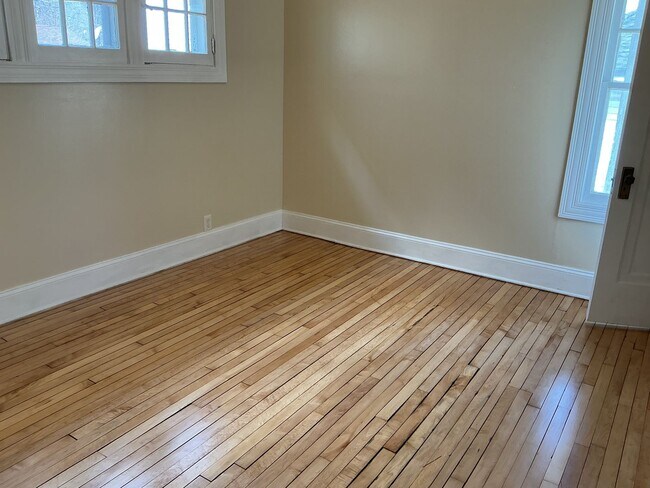 Building Photo - 4502 W Keefe Ave