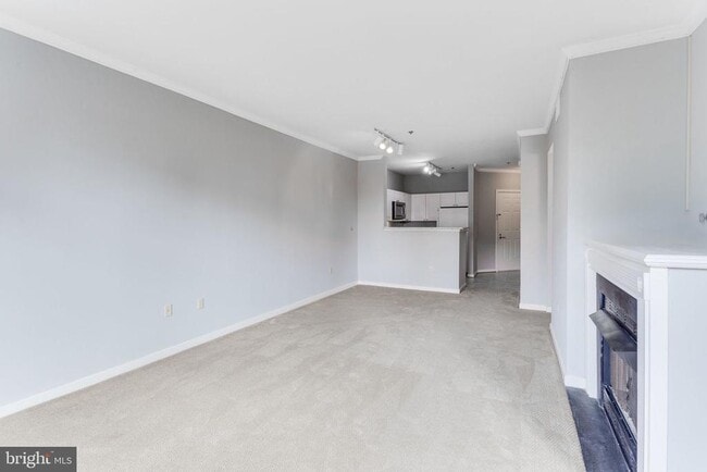 Building Photo - 1645 International Dr