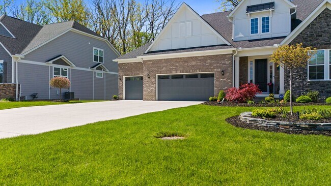Building Photo - Modern Luxury!  Lakes of Orange Single family home