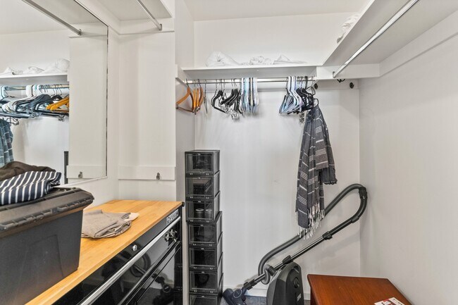 Building Photo - 1200 Harbor Dr N