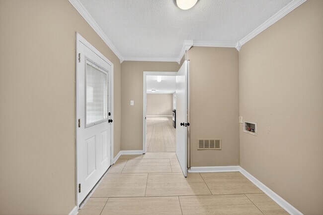 Building Photo - 2327 Mura Dr