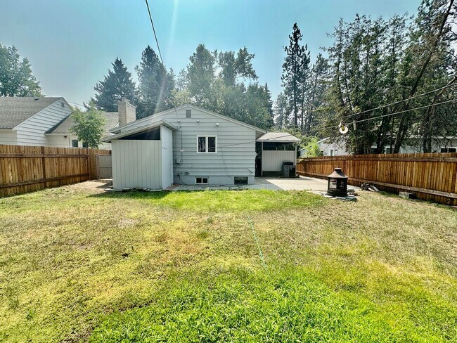 Building Photo - New on the Market!