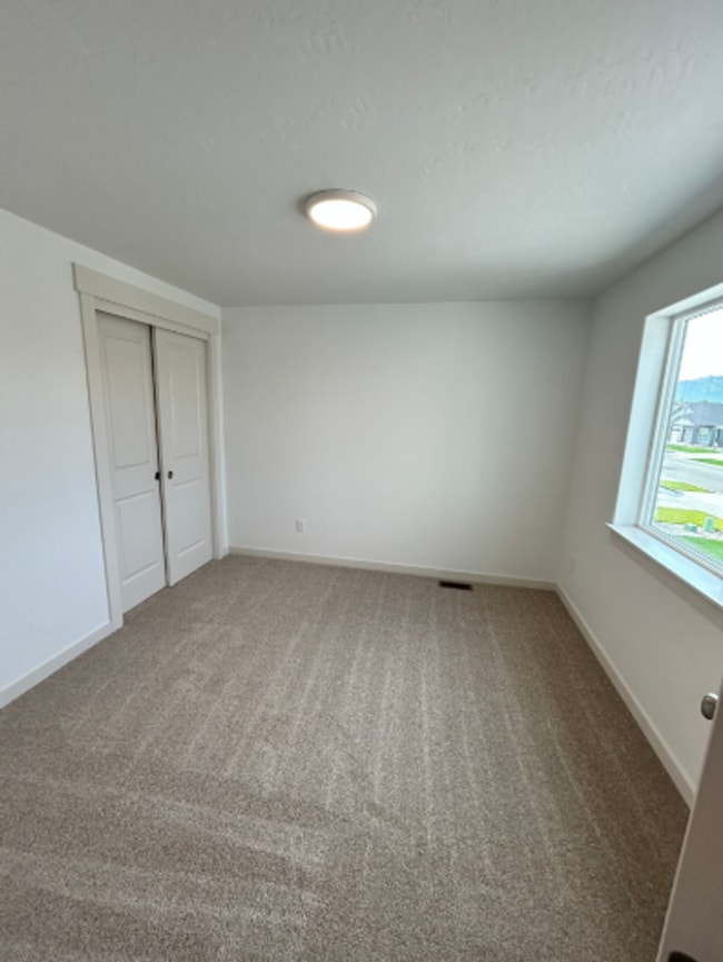 Building Photo - 829 S Camas Ln