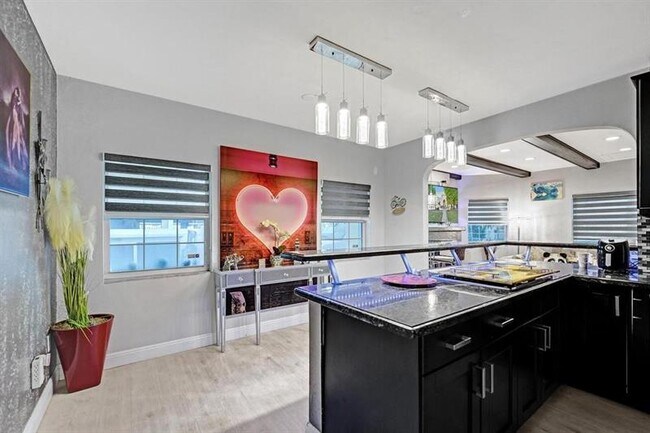 Building Photo - 2000 Jackson St