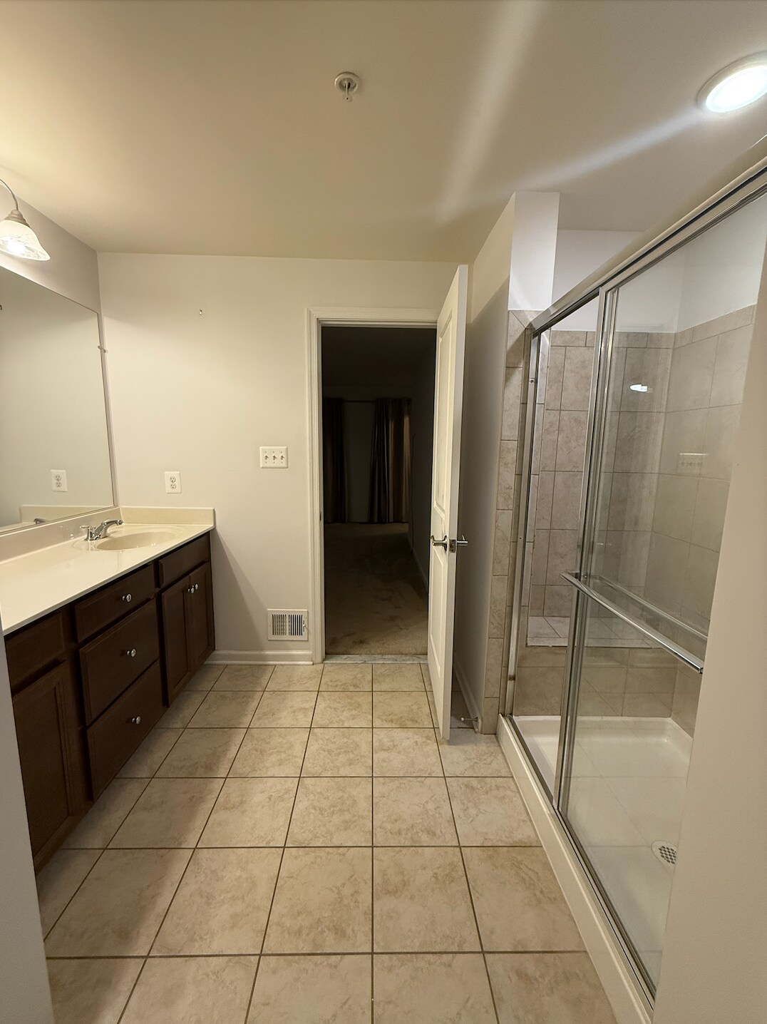 Master bathroom - 2719 Pinebrook Rd