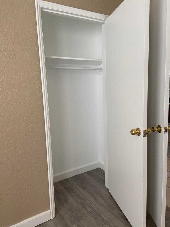 Building Photo - 601 Lomaland Dr